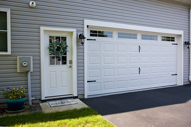 24/7 Emergency Garage Door Panel Replacement experts in Rockwell Place, TX